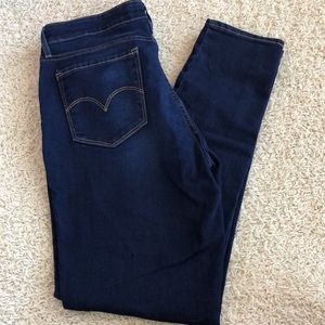 Levi’s dark wash 711 skinny jeans 30x30